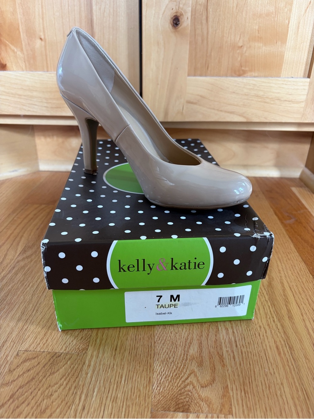 Kelly & Katie Taupe Patent Round-Toe High Heels size 7 4 inch heels